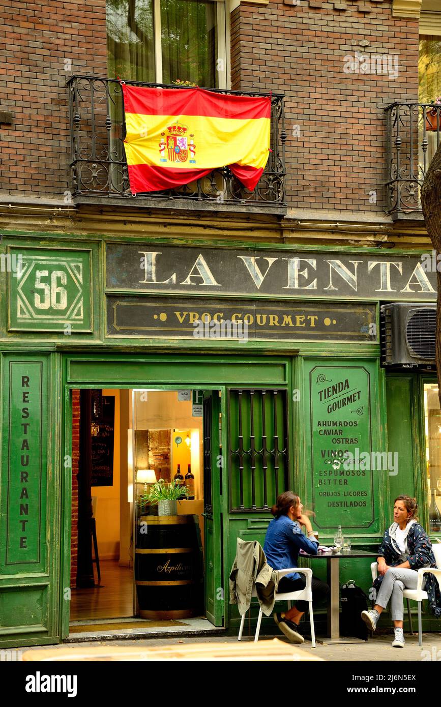 Madrid people talking hires stock photography and images Alamy