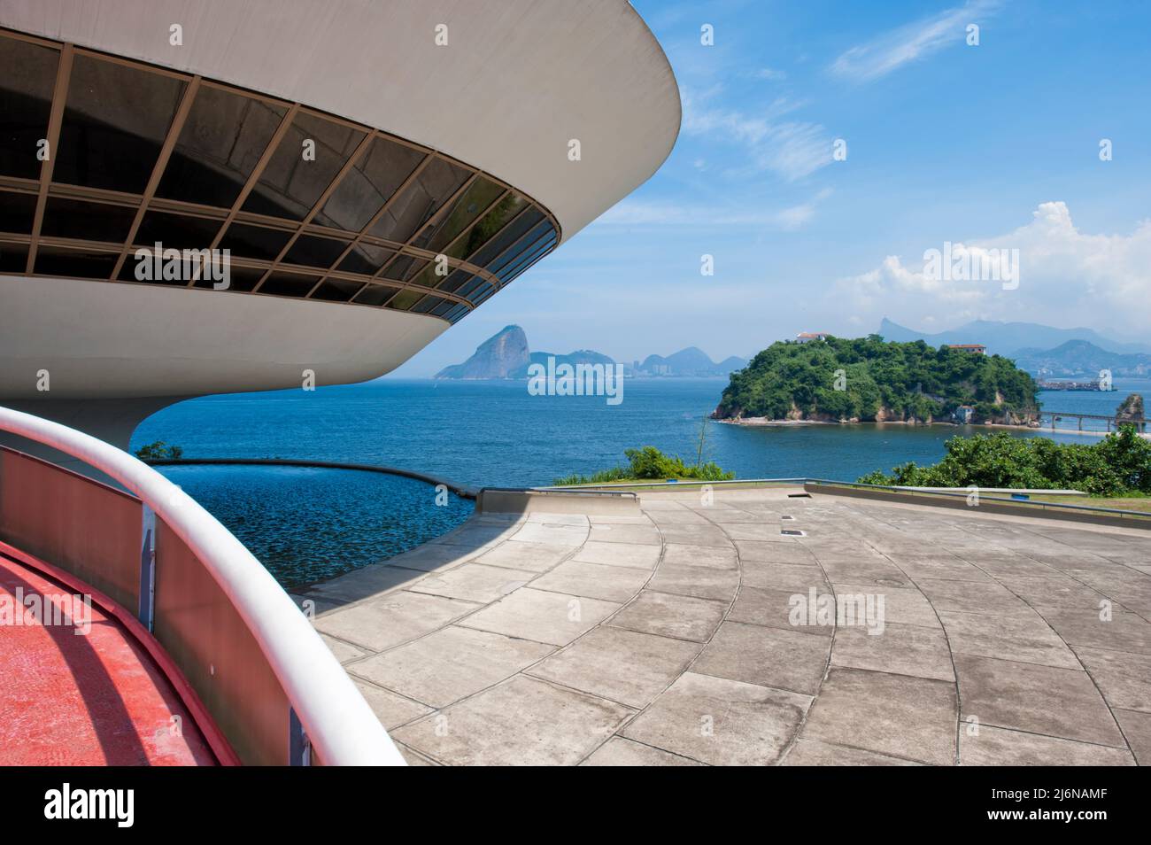 Niemeyer Museum of Contemporary Arts, View over the Sugar Loaf and the Guanabara Bay, Niteroi, Rio de Janeiro, Brazil Stock Photo