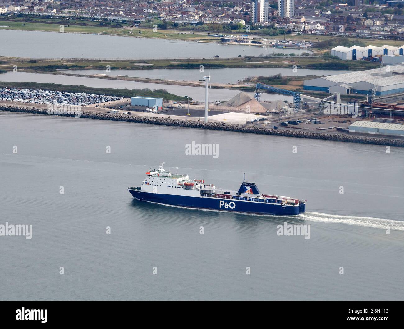 P & O ferry departing from Liverpool port, River Mersey, Merseyside, Liverpool, north west England UK Stock Photo