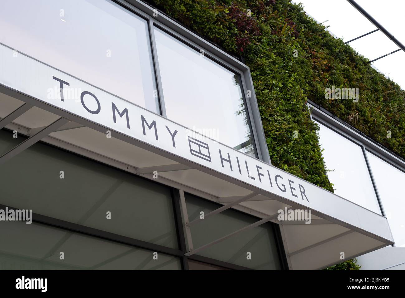 Tommy hilfiger sign hi-res stock photography and images - Alamy