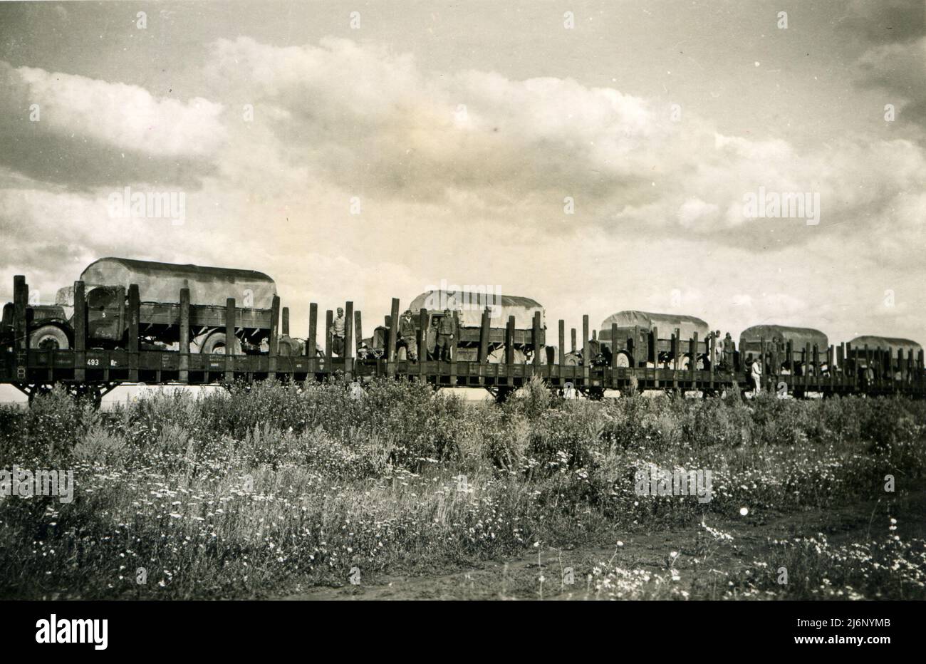 WWII WW2 german soldiers invades URSS - 10 august 1942, wehrmacht - Operation Barbarossa - Voronez Ukraine - train carring trucks Stock Photo