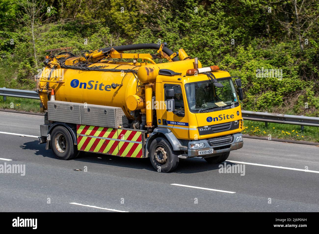 On Site, S ON Site DAF FA55.220 18T DAY E4 6692cc diesel tanker lorry, driving on the M61 Motorway, Manchester, UK Stock Photo