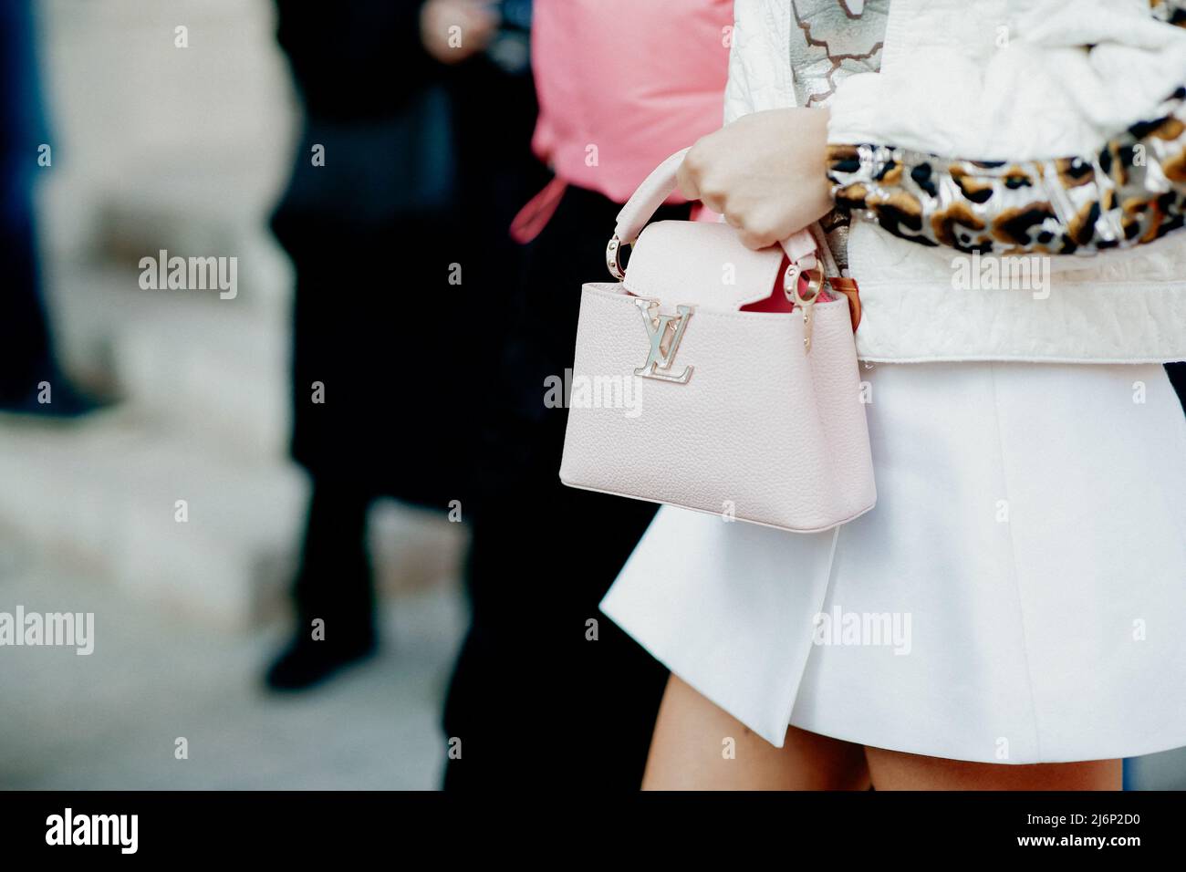 Street style, close up at Louis Vuitton Fall-Winter 2022-2023 show