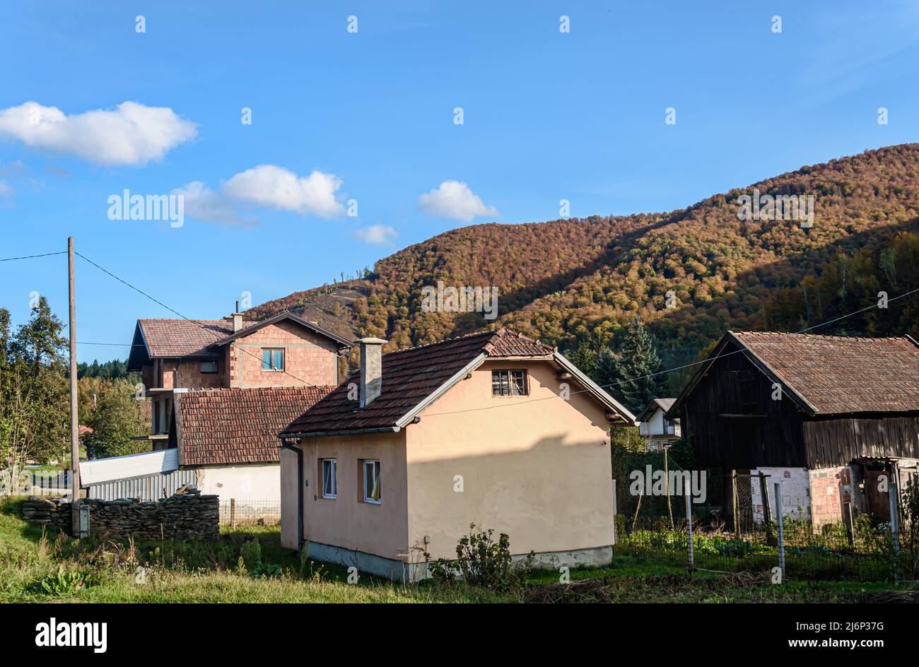 Modern country houses on hi-res stock photography and images - Alamy