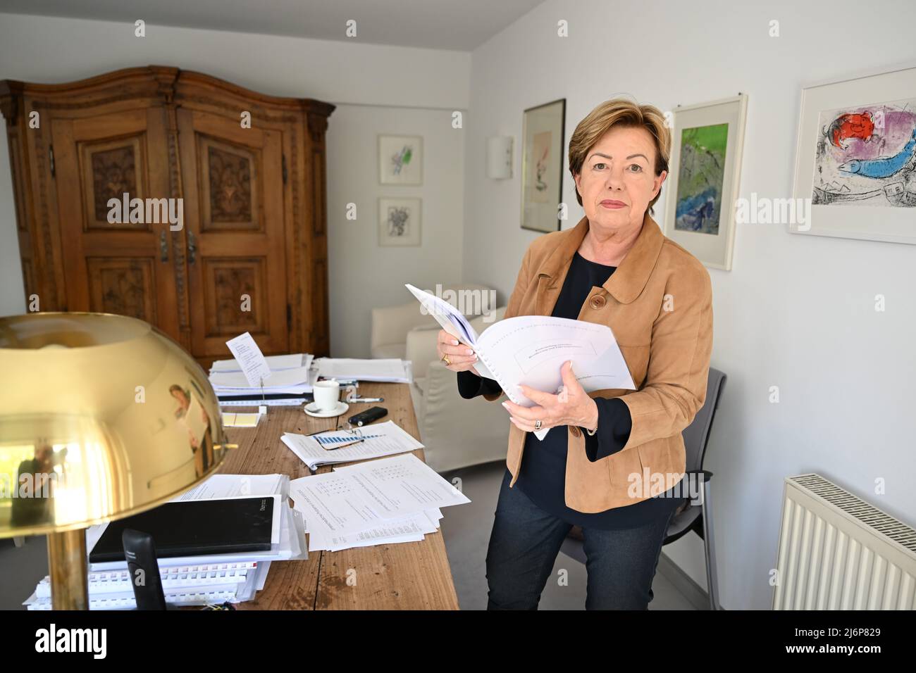 03 May 2022, Baden-Wuerttemberg, Allensbach Am Bodensee: Professor Renate  Köcher, Managing Director of the Institute for Public Opinion Research  (IfD) in Allensbach on Lake Constance, stands in her office with a study