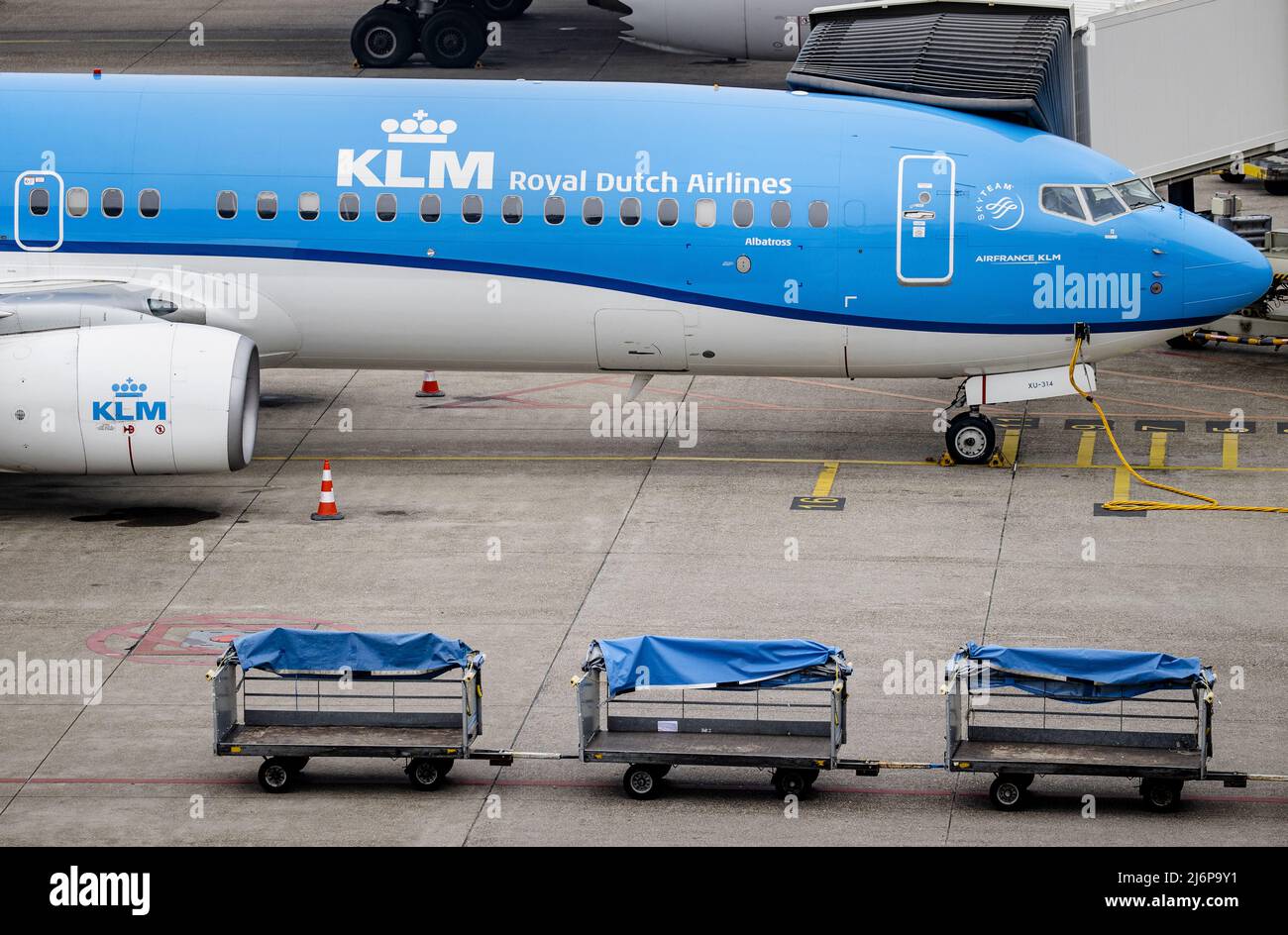 2022-05-03 10:36:57 SCHIPHOL - Empty KLM baggage carts at Schiphol Airport. Due to the large crowds, Schiphol asked airlines to reduce the number of travelers for last weekend. It will also remain busy in the coming days of the May holiday. ANP SEM VAN DER WAL netherlands out - belgium out Stock Photo