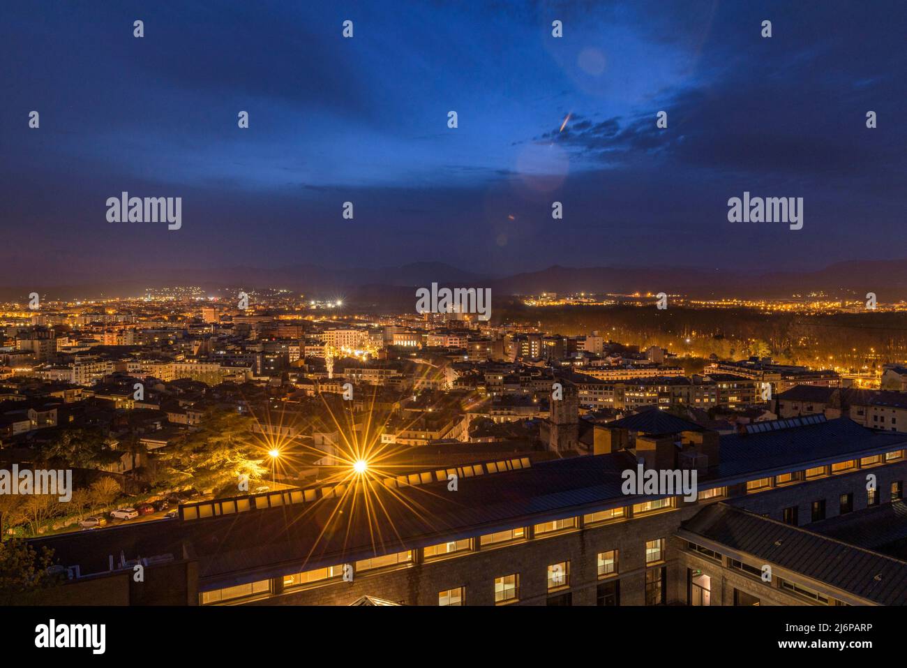 The city of Girona seen from the Sant Domènec tower in the wall of Girona, at twilight and night (Girona, Catalonia, Spain) ESP: Ciudad de Gerona Stock Photo