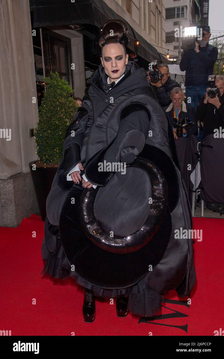 NEW YORK, NEW YORK - MAY 02: Jordan Roth departs The Mark Hotel for 2022  Met Gala on May 02, 2022 in New York City. Credit: Ron Adar/Alamy Live News  Stock Photo - Alamy