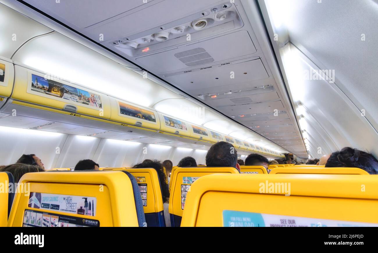 Airplane interior ryanair hi-res stock photography and images - Alamy