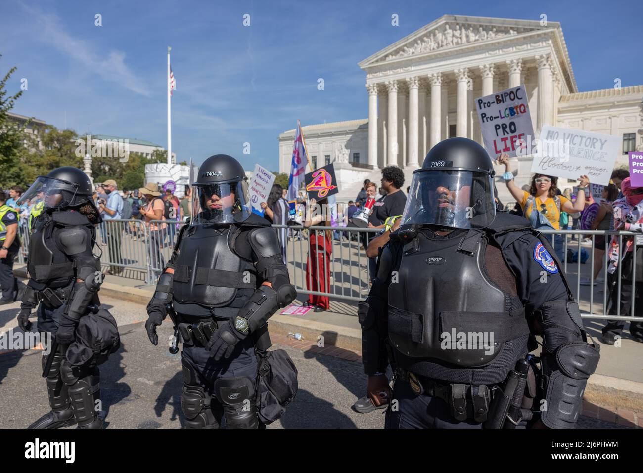 WASHINGTON, D.C. – October 2, 2021: United States Capitol Police are seen near the U.S. Supreme Court during abortion-related protests. Stock Photo