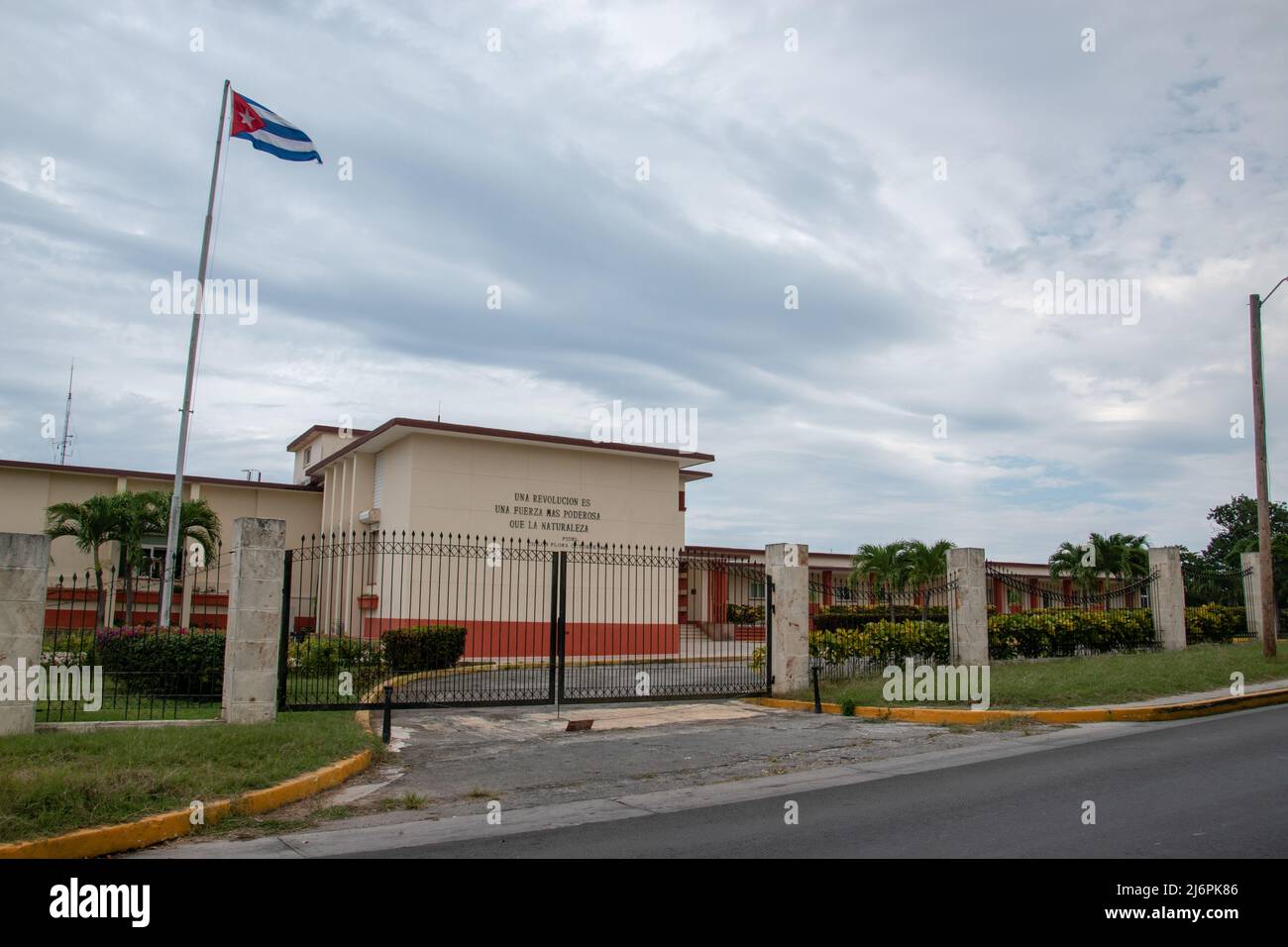 Instituto de Meteorología de Casa Blanca with the quote 'a revolution is a force more powerful than nature' by Castro on the building. Casablanca, Hav Stock Photo