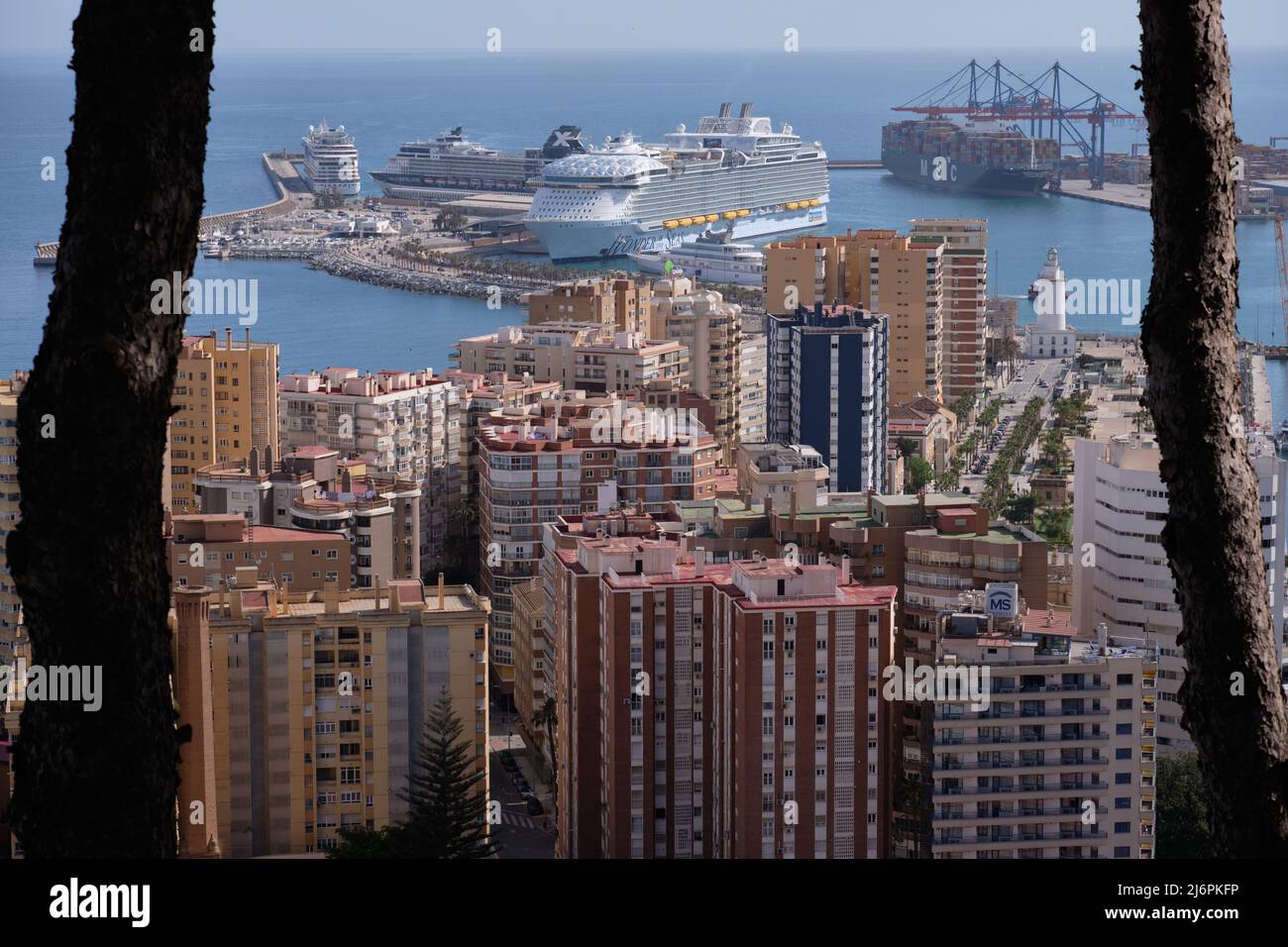 Wonder of the Seas, the world´s largest cruise ship for first stop in ...