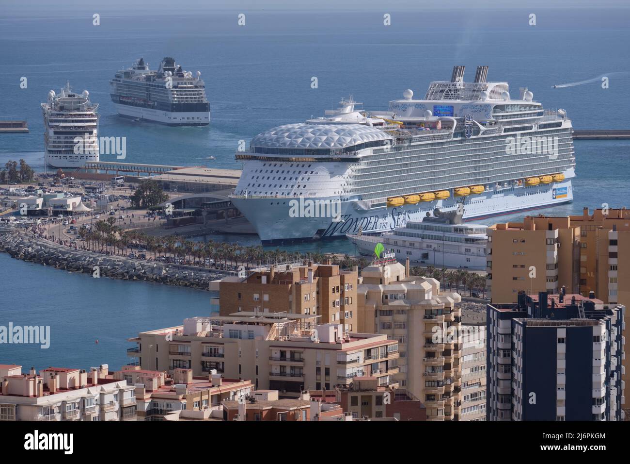 Wonder of the Seas, the world´s largest cruise ship for first stop in ...