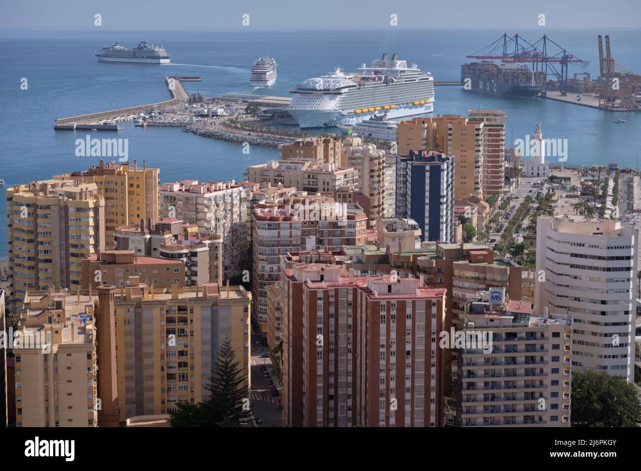 Wonder of the Seas, the world´s largest cruise ship for first stop in ...