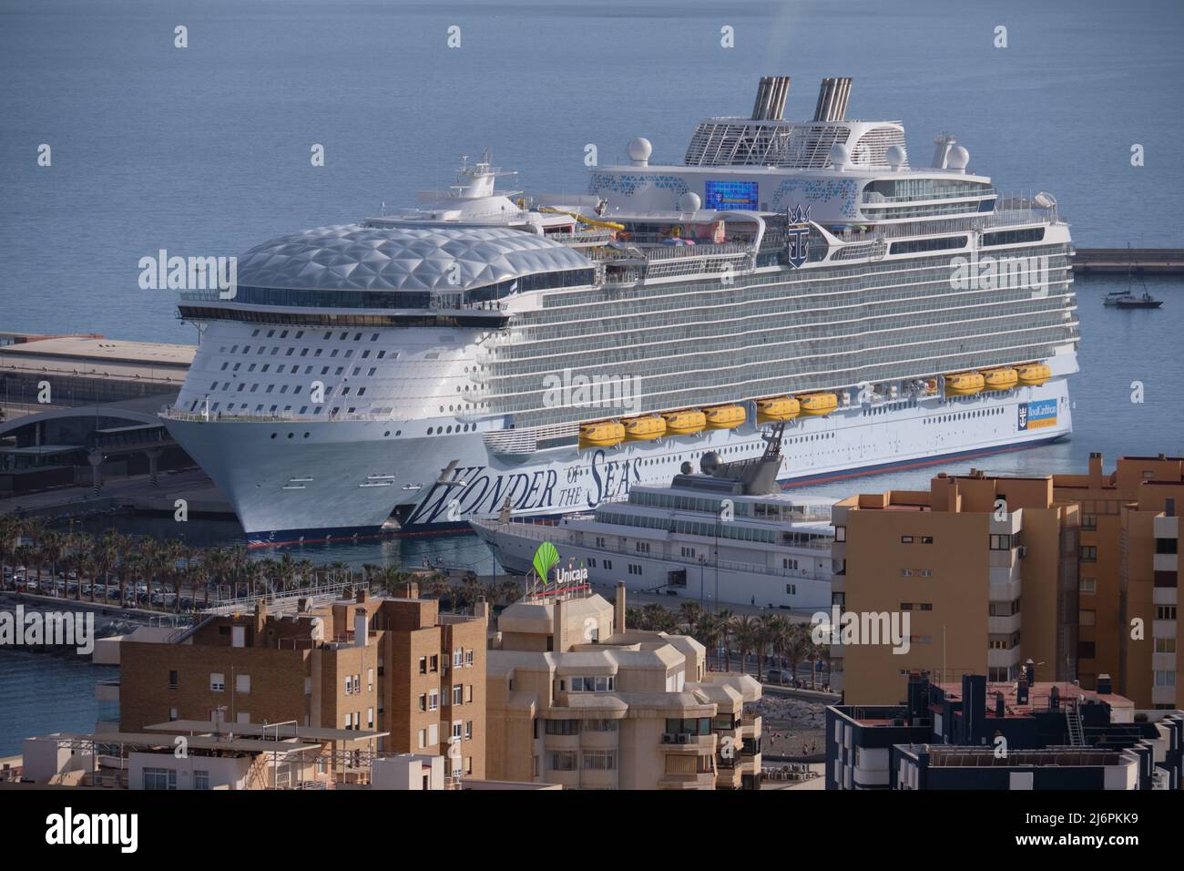 Wonder of the Seas, the world´s largest cruise ship for first stop in ...