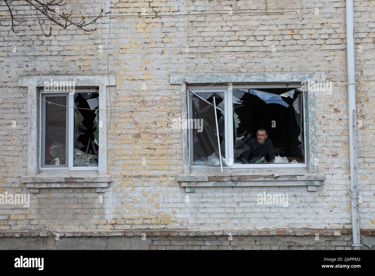 Ukraine war destruction soldiers hi-res stock photography and images ...
