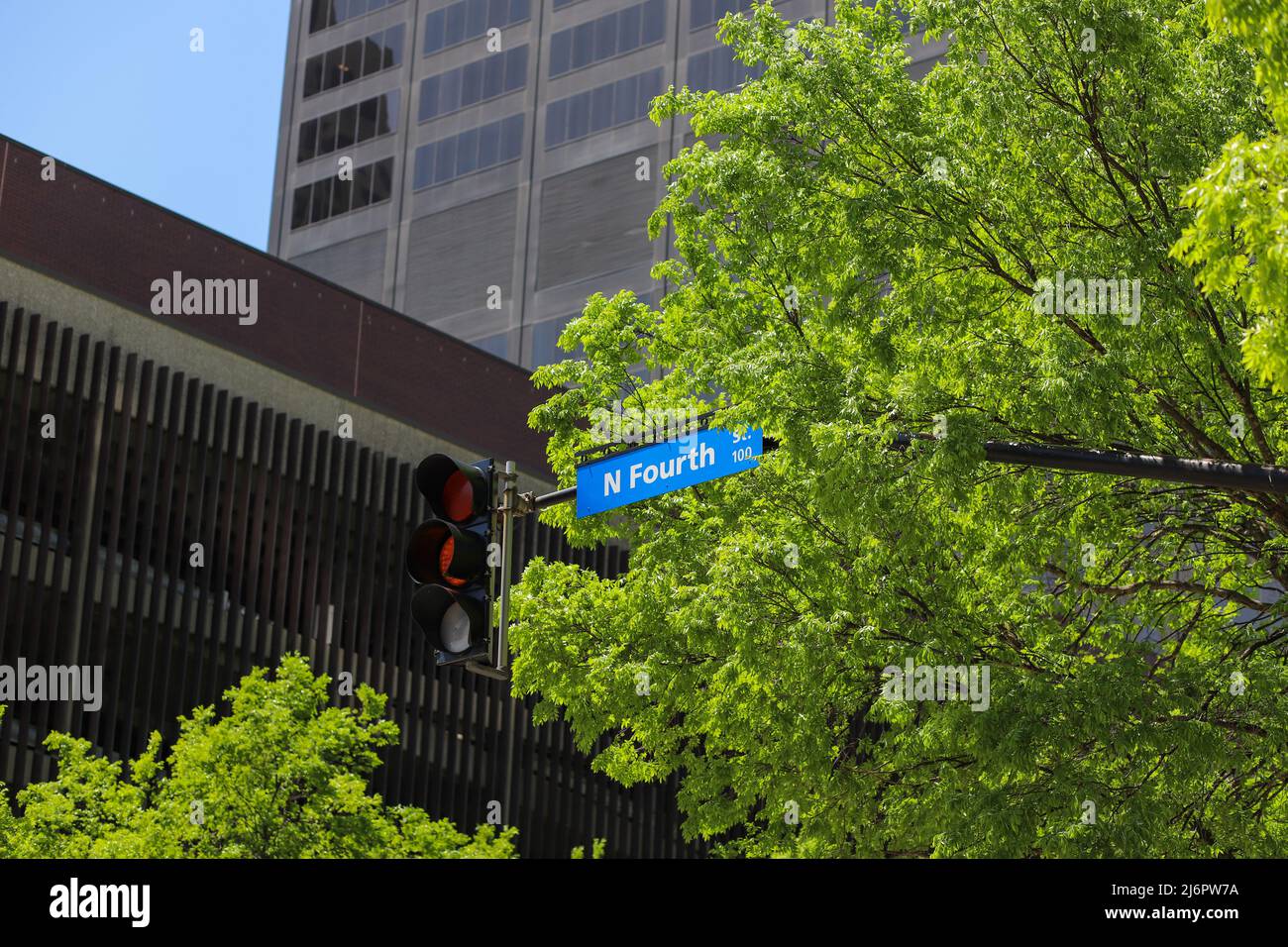 A  cityscape street sign  view on 4th street in downtown Louisville, Kentucky Stock Photo