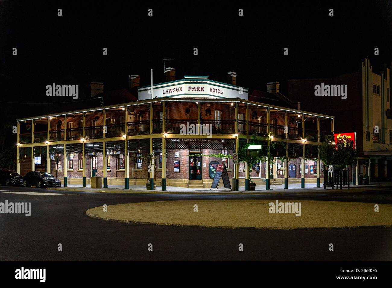 The Lawson Park Hotel in Mudgee, New South Wales, at night Stock Photo