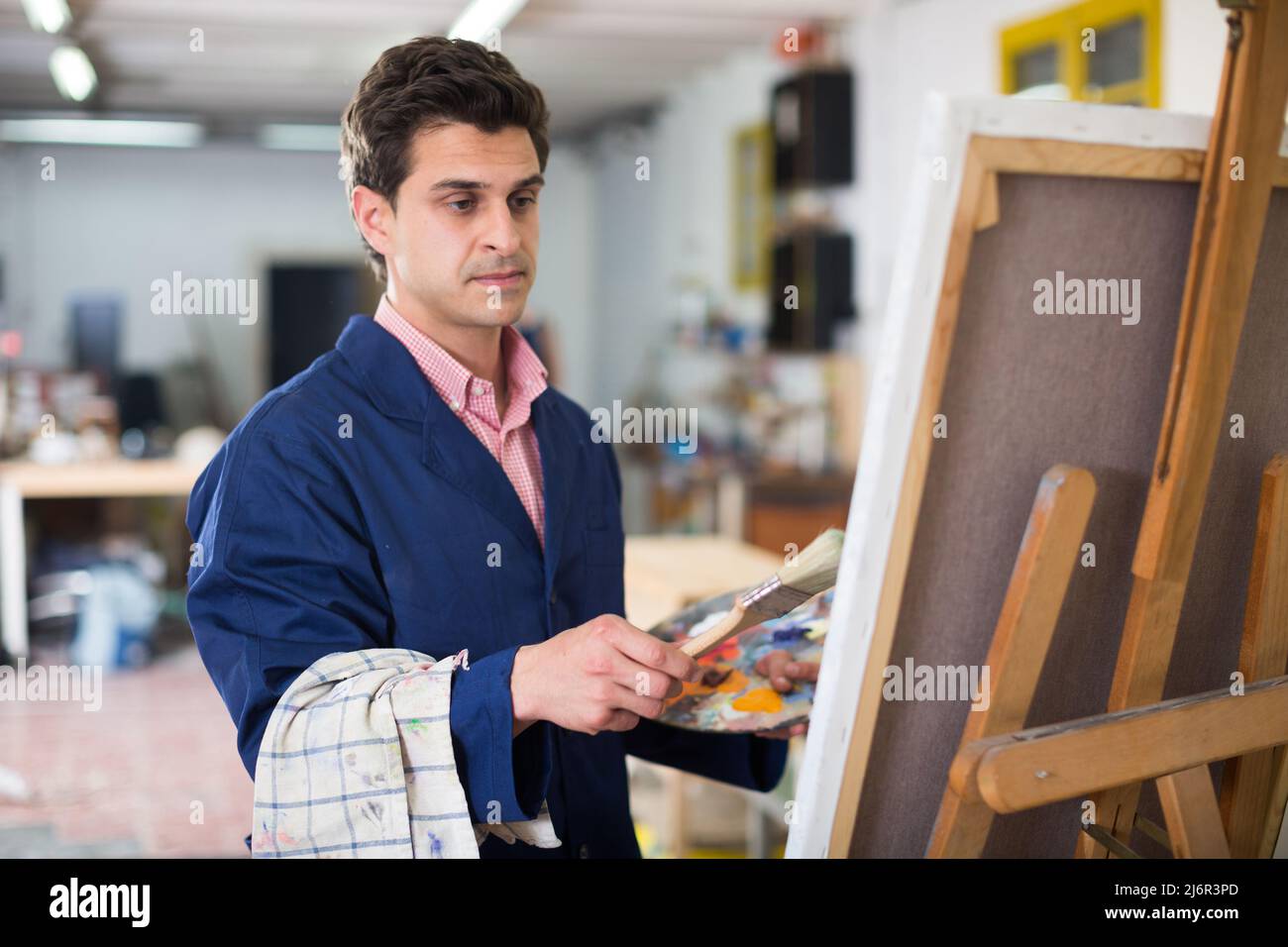 Man painting using easel hi-res stock photography and images - Alamy