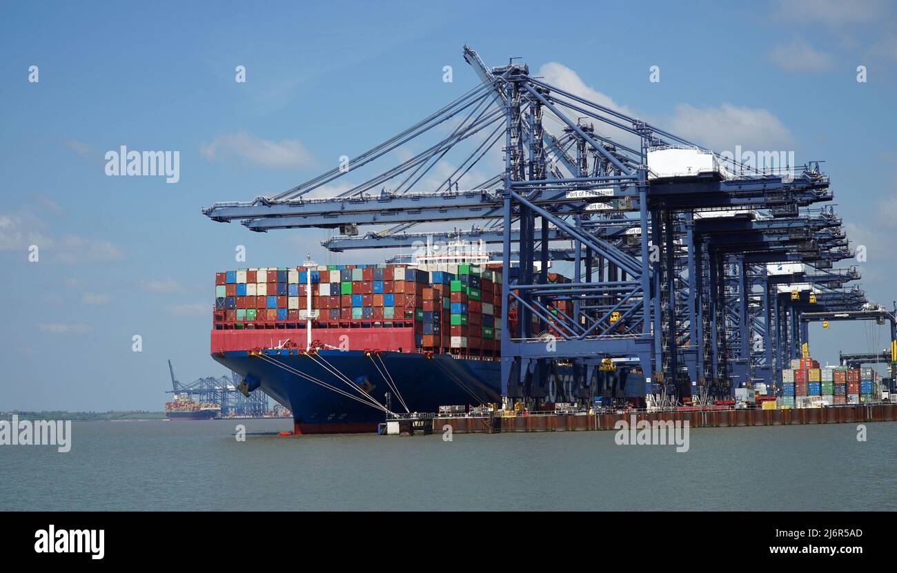 Shipping container being loaded hi-res stock photography and images - Alamy