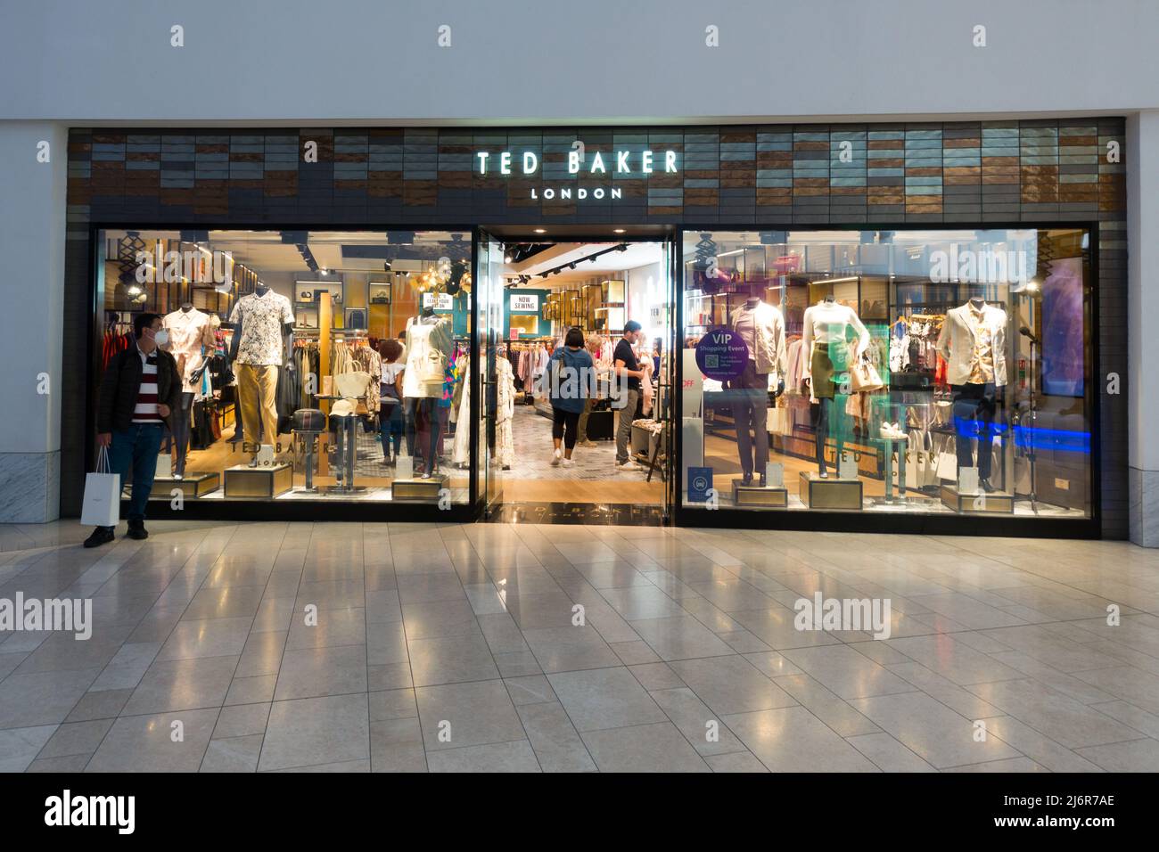 Ted baker fashion outlet hi-res stock photography and images - Alamy