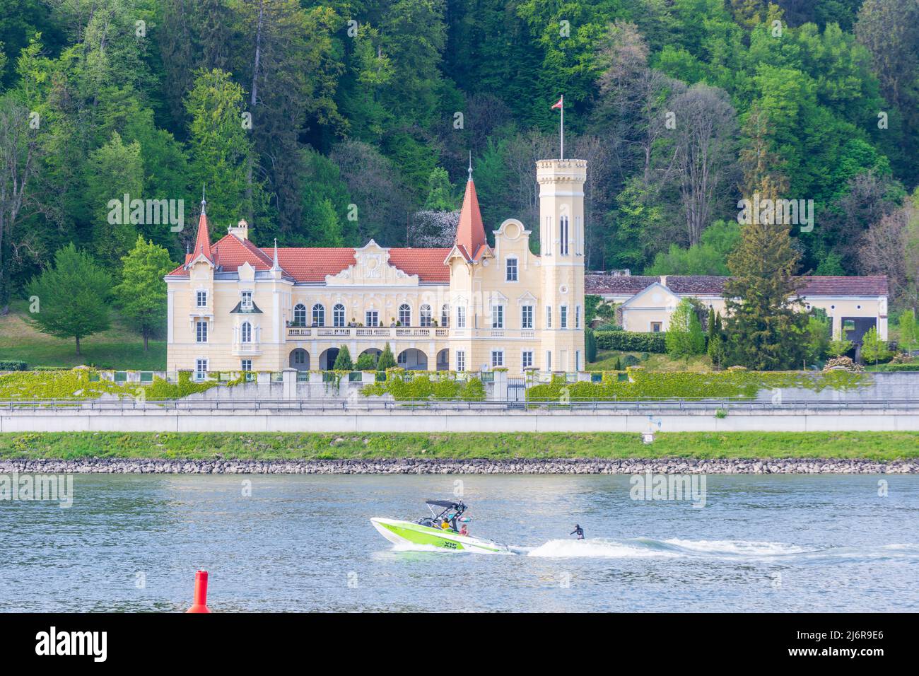Saxen: Schloss Dornach Castle, river Donau (Danube), motor boat in Donau, Oberösterreich, Upper Austria, Austria Stock Photo
