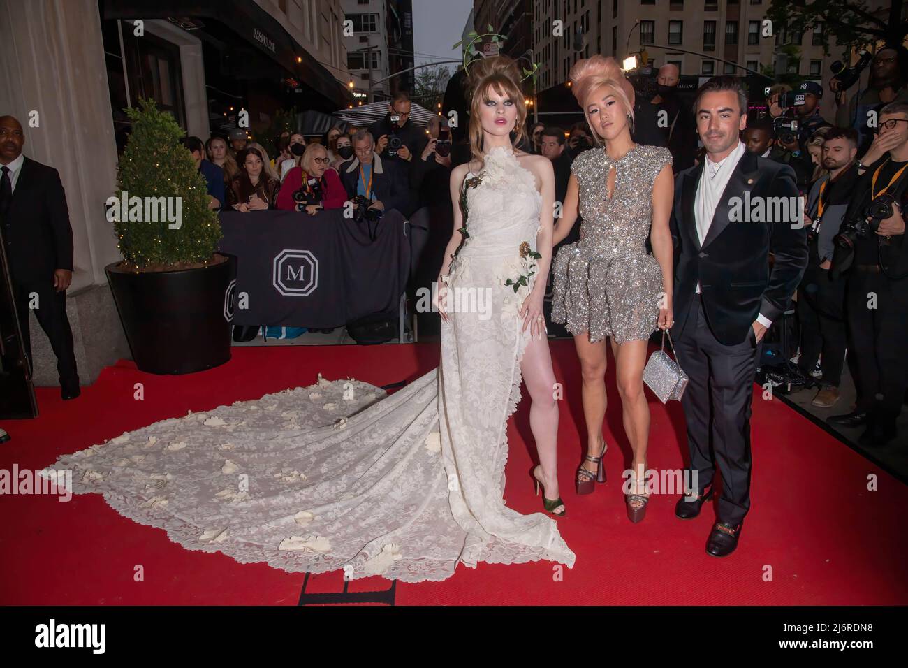 Ivy Getty (L) departs The Mark Hotel for 2022 Met Gala on May 02, 2022