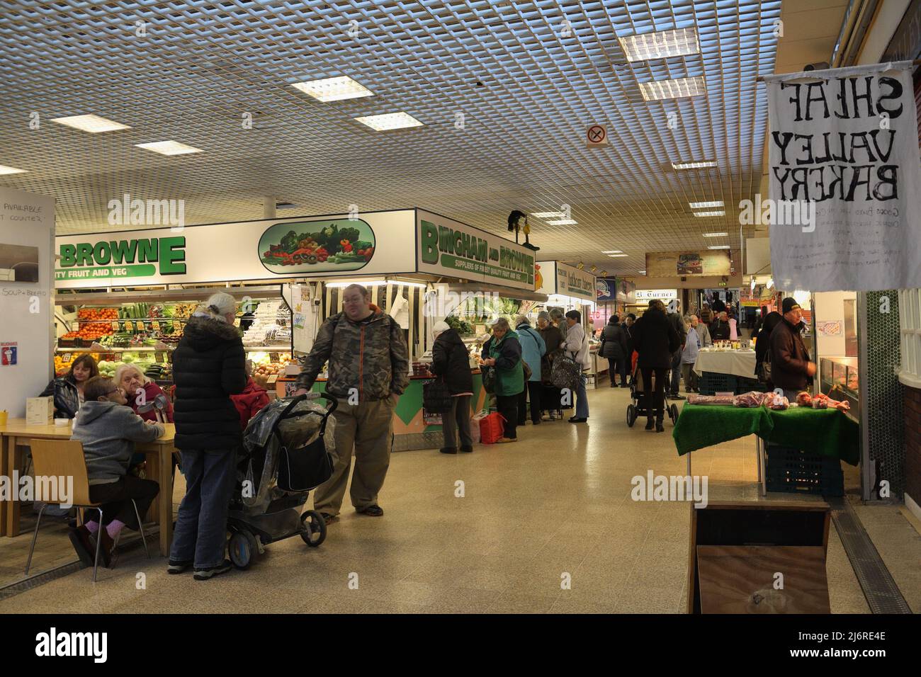 Indoor market stalls england hi-res stock photography and images - Alamy