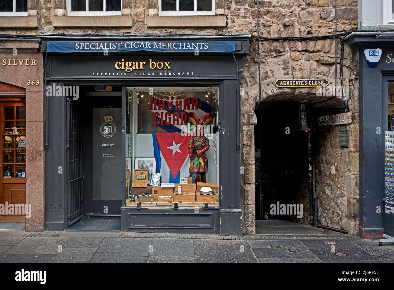 Cigar Box a small independent cigar and tobacconist shop on the Royal Mile in Edinburgh's Old Town. Stock Photo