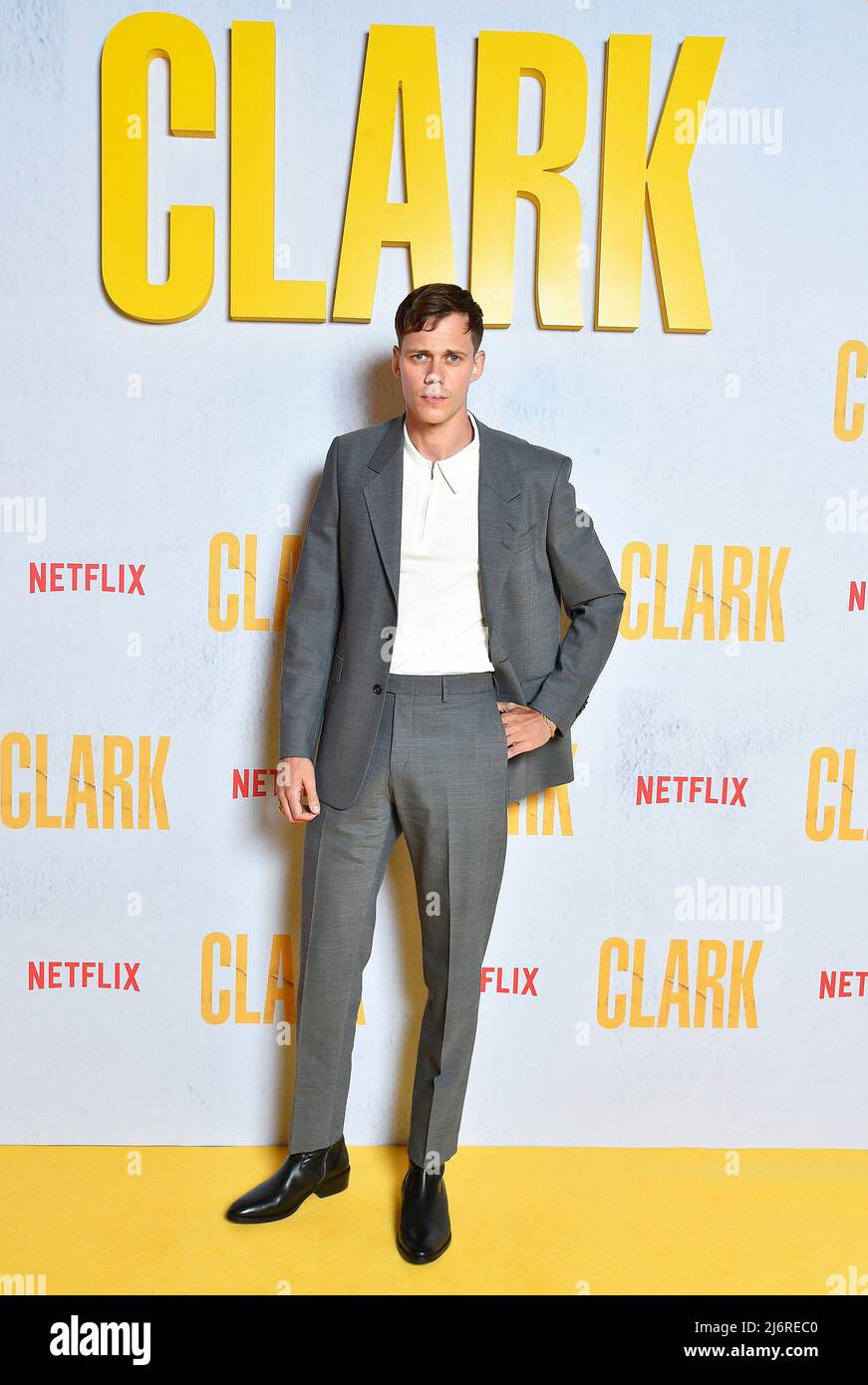 Stockholm, Sweden 3 May 2022, Bill Skarsgård on the yellow carpet at the  launch of new Netflix series Clark at Berns in Stockholm, Sweden 3 May 2022  Foto: Karin Törnblom / TT / kod 2377 Stock Photo - Alamy