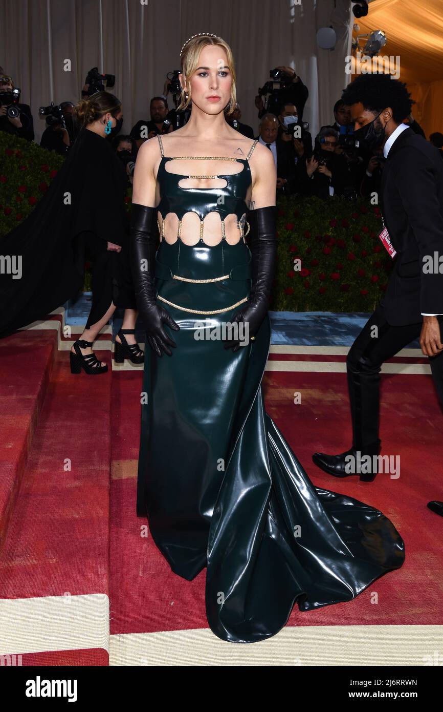Wearing christopher kane hi res stock photography and images Alamy