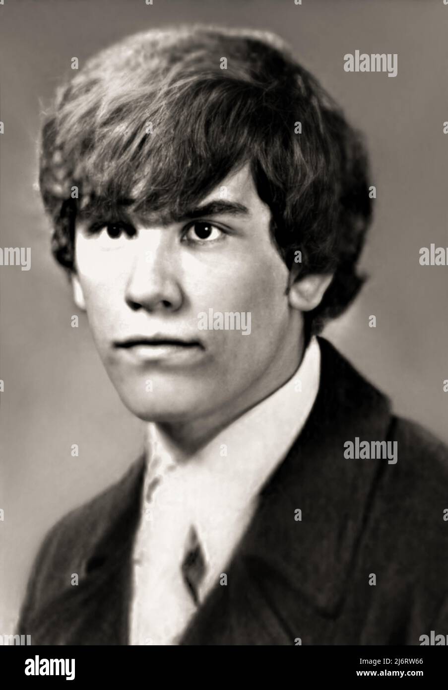 1970 , USA : The american great movie actor and director JOHN MALKOVICH ( born 9 december 1953 ), aged 17, photo in the High School Yearbook . Unknown photographer .-  HISTORY - FOTO STORICHE - ATTORE - MOVIE - CINEMA  - personalitÃ   da giovane - personality personalities when was young - PORTRAIT - RITRATTO - TEENAGER - ADOLESCENZA - ADOLESCENTE - CHILDREN - CHILDHOOD - TEATRO - THEATRE --- ARCHIVIO GBB Stock Photo