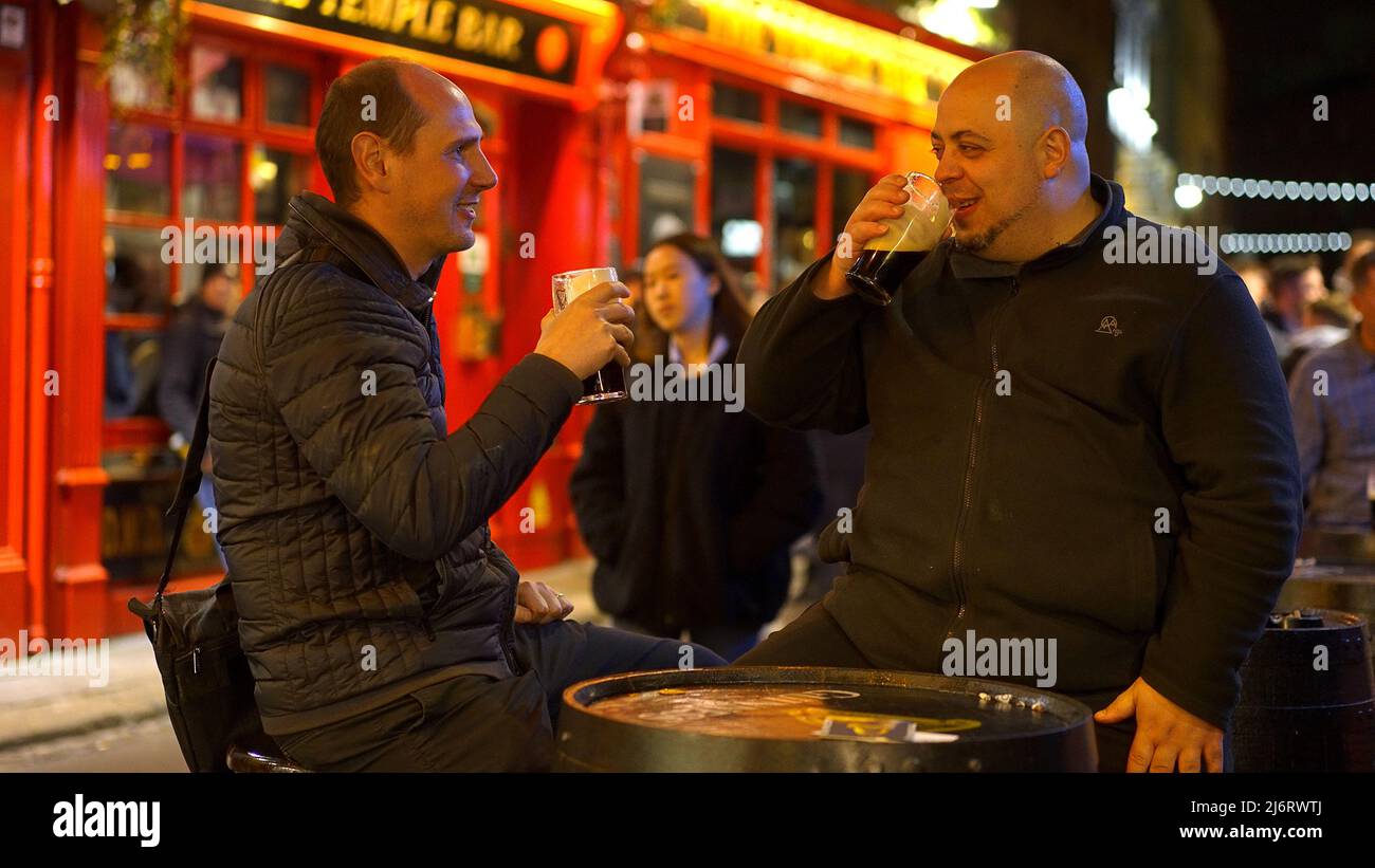 Old guys drinking beer at a bar hi-res stock photography and images - Alamy