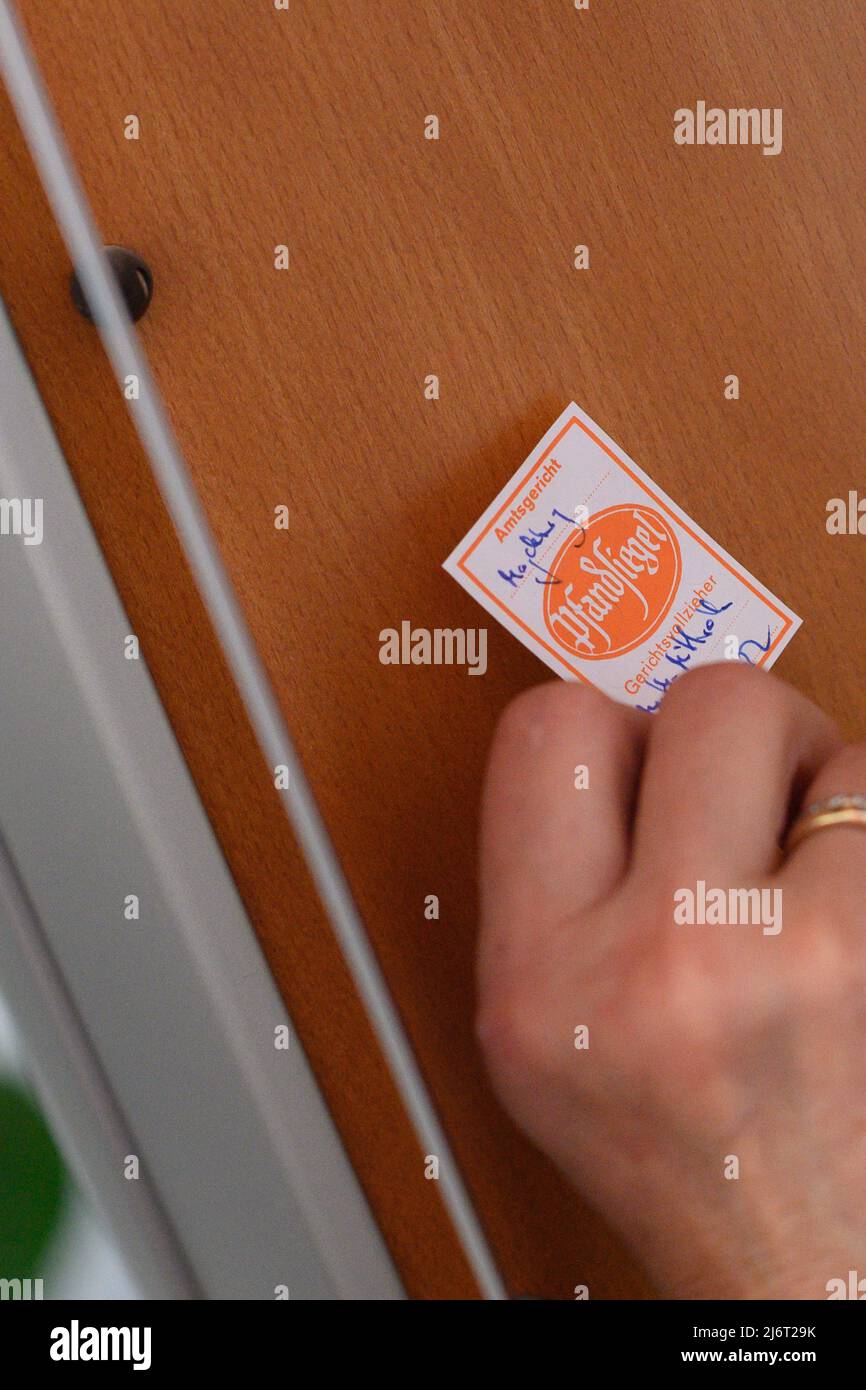 PRODUCTION 03 May 2022, SaxonyAnhalt, Magdeburg A female bailiff