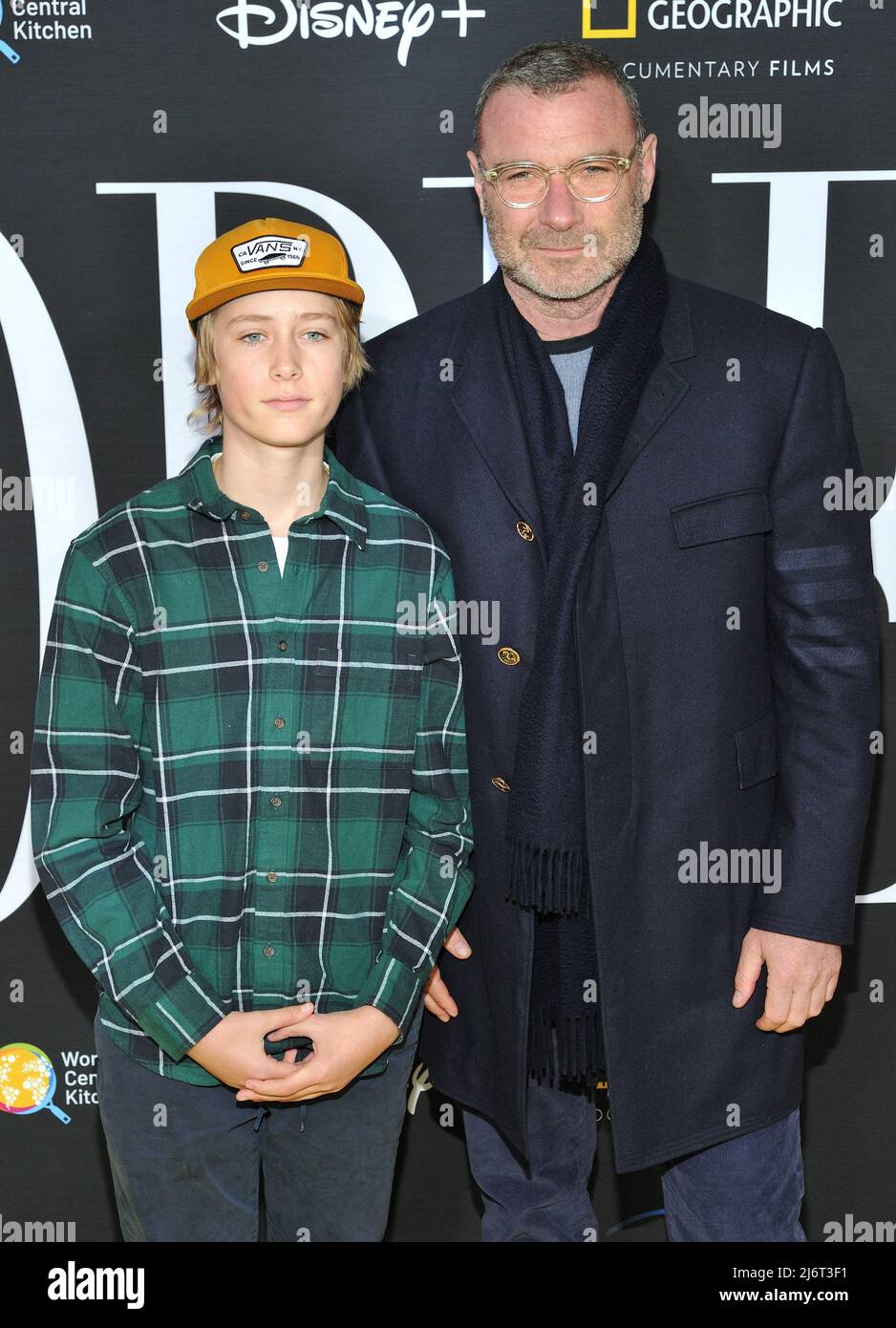 New York, NY, US, May 3, 2022, L R Sasha Schreiber and Liev Schreiber