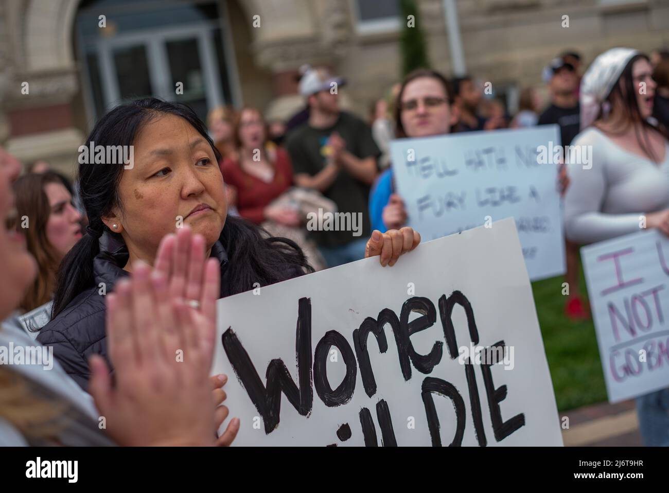 May 3, 2022, Manhattan, Kansas, USA: Community members gather in front of the Riley County Courthouse in Manhattan, Kansas to protest the U.S. Supreme Court leaked draft opinion vote to overturn Roe v. Wade on Tuesday. (Credit Image: © Luke Townsend/ZUMA Press Wire) Stock Photo