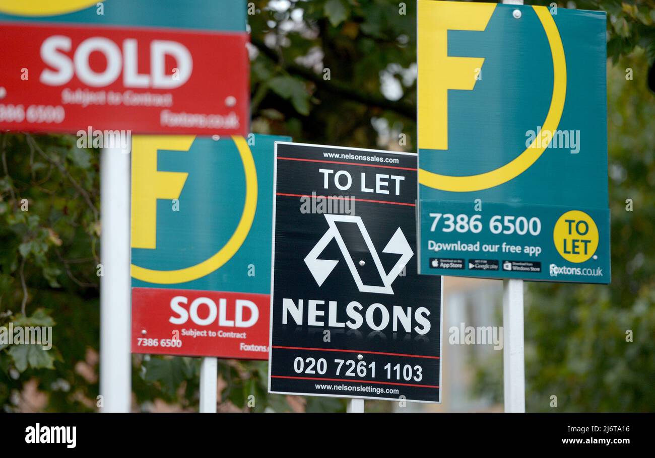 File photo dated 5/10/15 of estate agents signs outside flats on the Old Kent Road in London. Seven in 10 (70%) potential first-time buyers looking to buy in the next year or two have decided to delay their purchases as rising living costs hit their ability to save, according to a survey. Nearly nine in 10 (88%) said their ability to save for a deposit has been affected by the rising cost of living, Nationwide Building Society found. Issue date: Wednesday May 4, 2022. Stock Photo