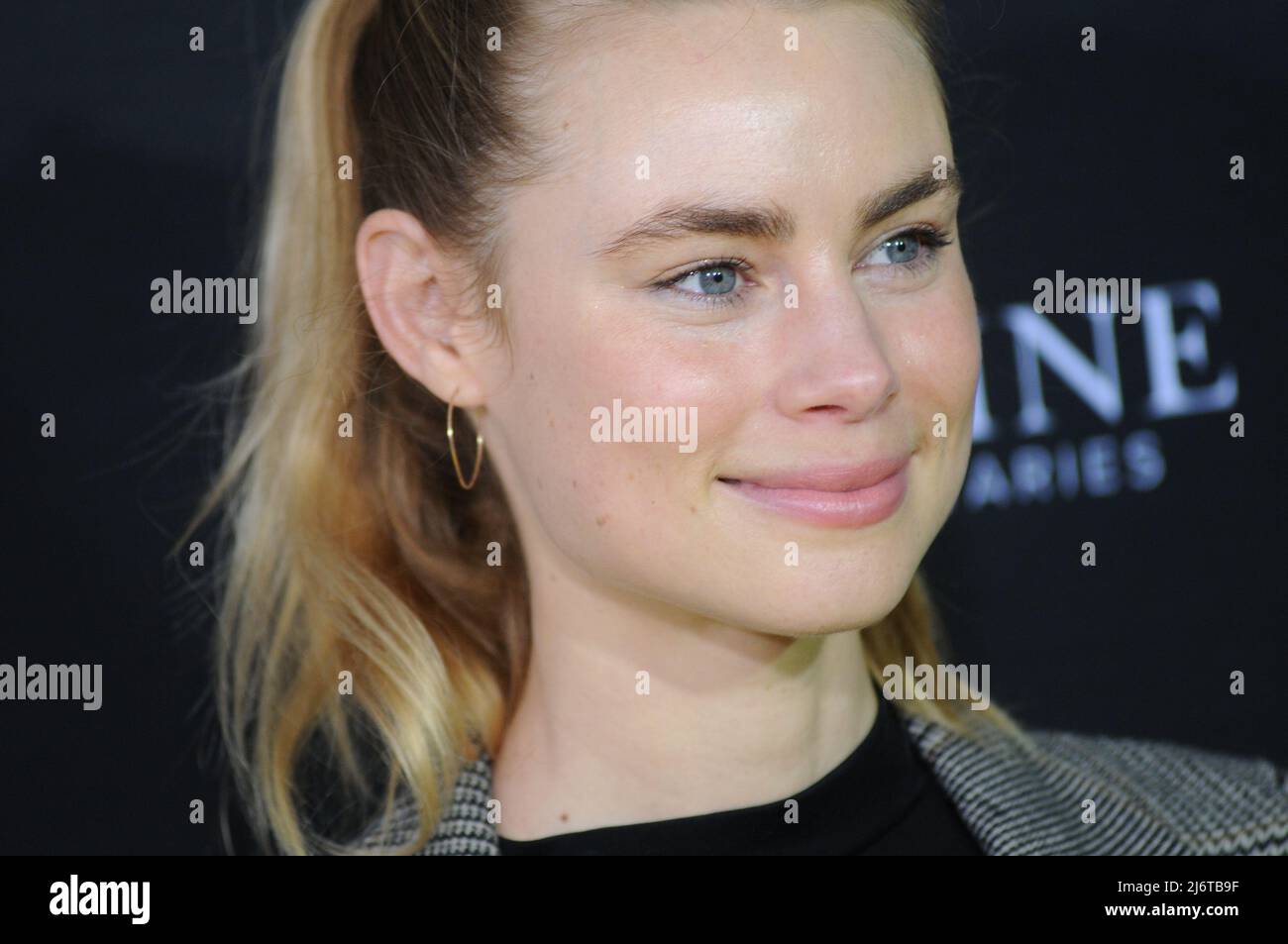 Shafqatsiz chuqur blowjob bir mulatto tomonidan amalga