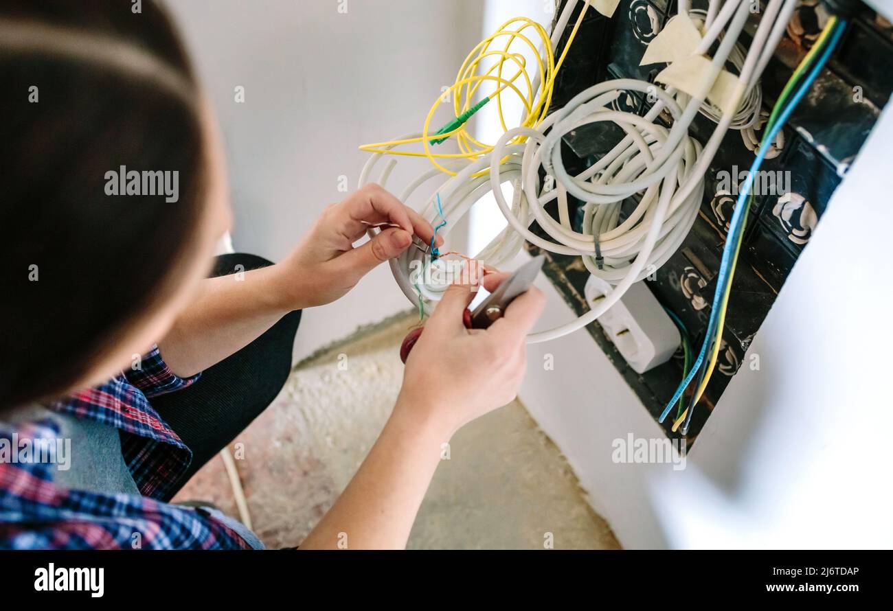Install Lan Installing cable hi-res stock photography and images - Alamy