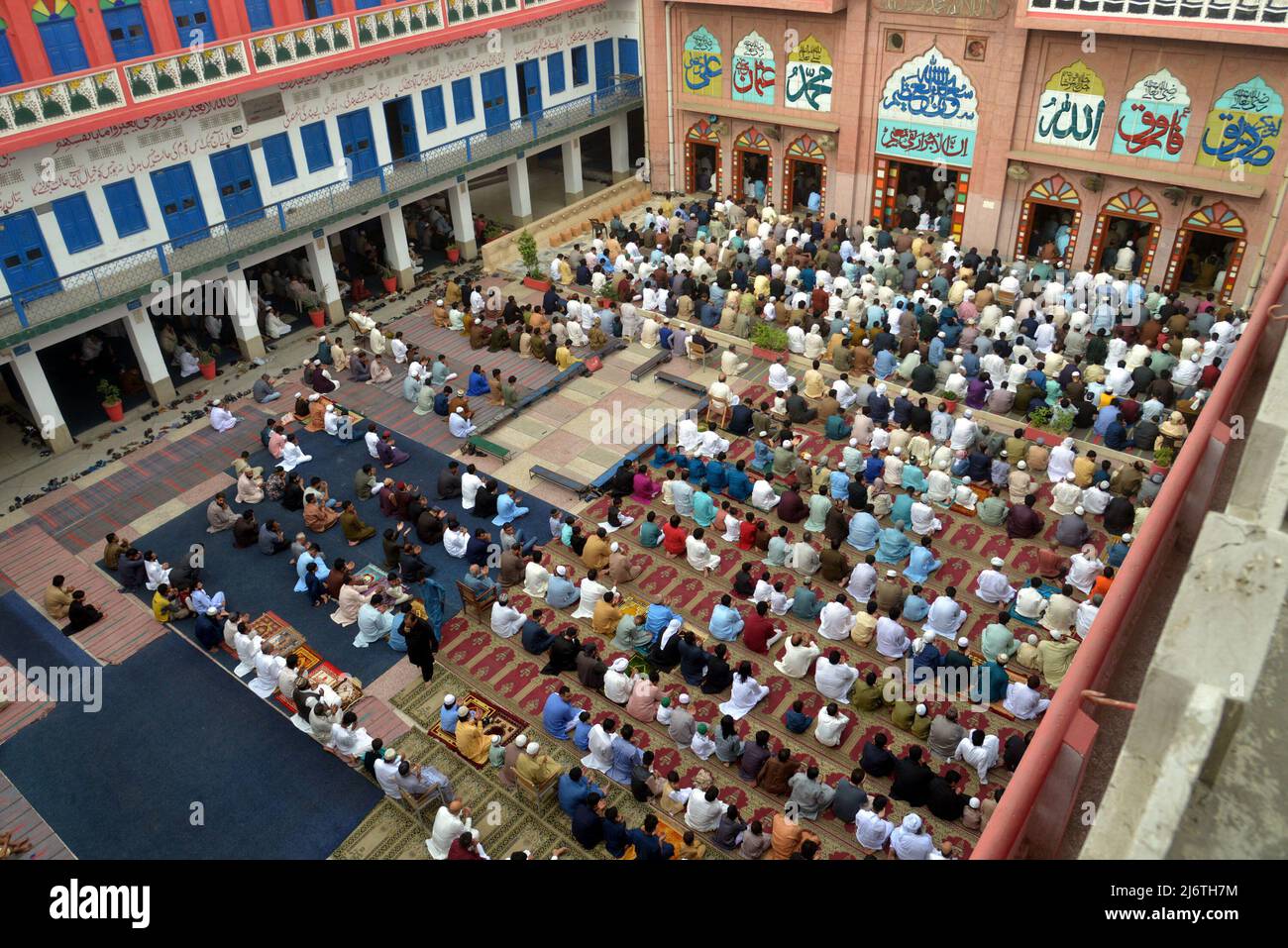 Pakistan, 03/05/2022, Pakistani Muslim devotees offering special ...