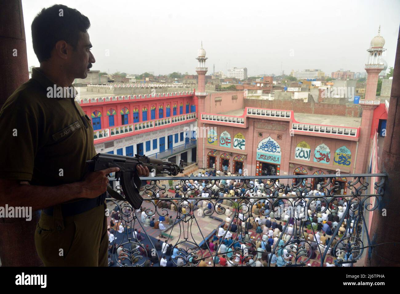 May 3, 2022, Lahore, Punjab, Pakistan: Pakistani Muslim devotees ...