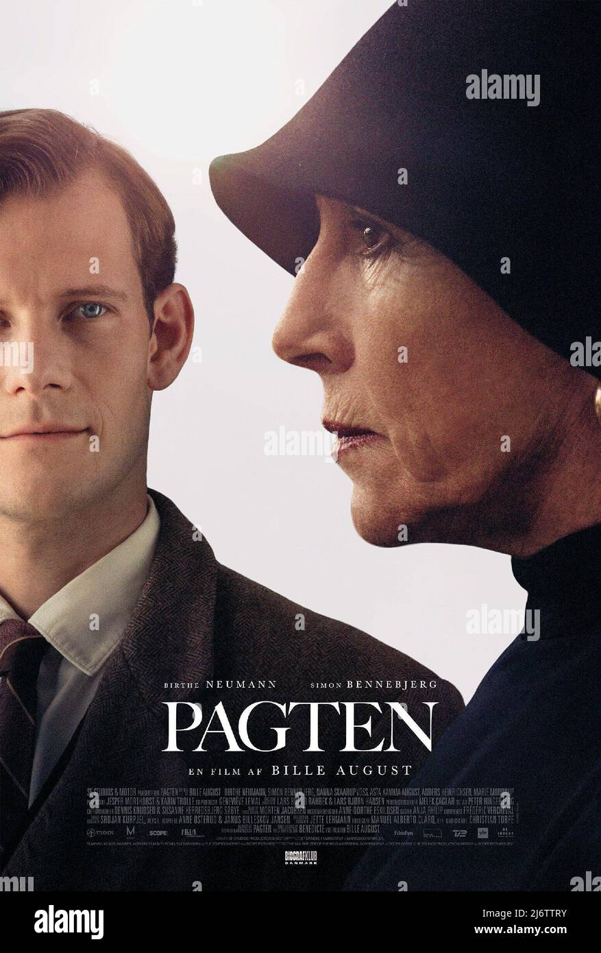 SIMON BENNEBJERG and BIRTHE NEUMANN in THE PACT (2021) -Original title: PAGTEN-, directed by BILLE AUGUST. Credit: SF Studios / Album Stock Photo