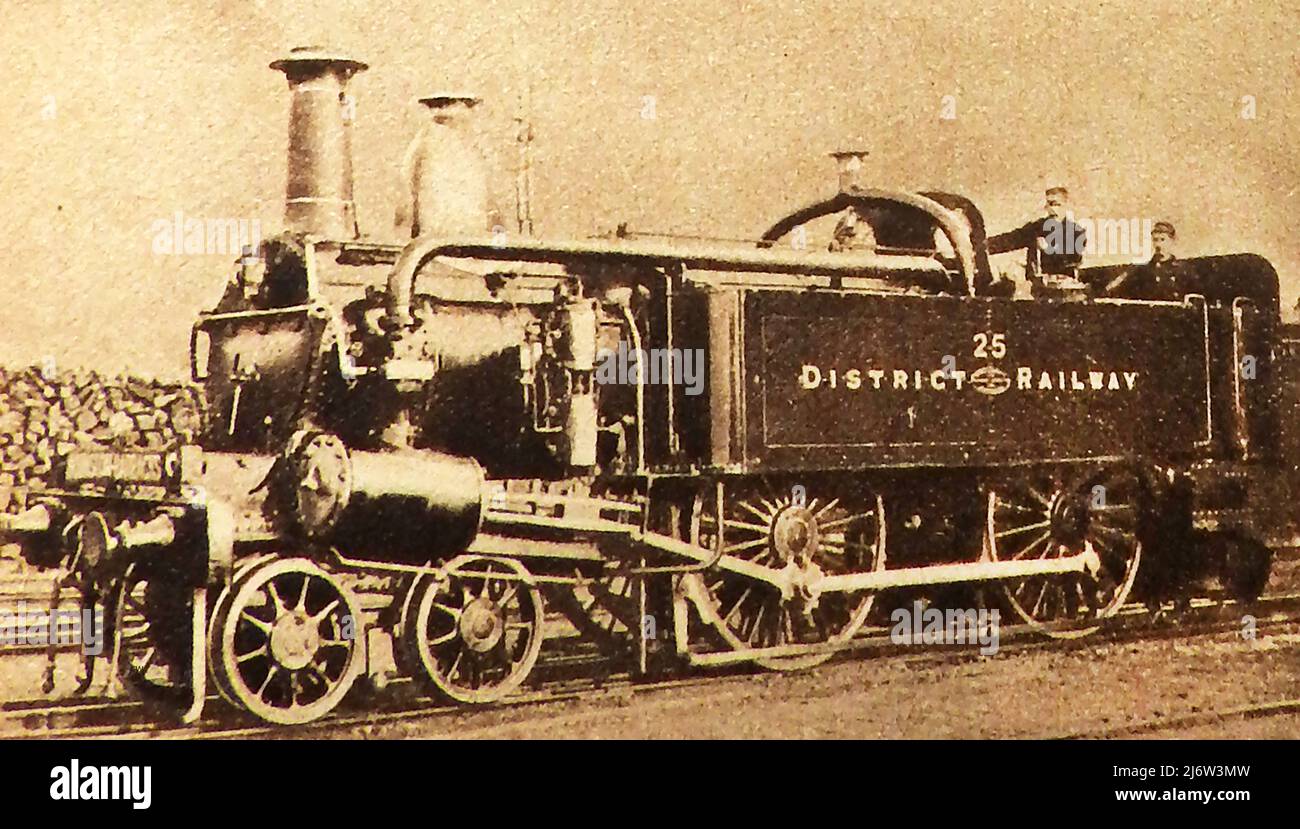 A 1900 photograph of a District Railway Line (London) railway steam engine No. 25 Stock Photo