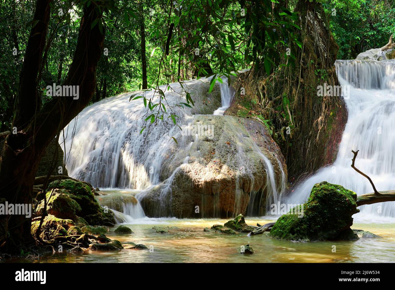 Beautiful water falling hi-res stock photography and images - Alamy
