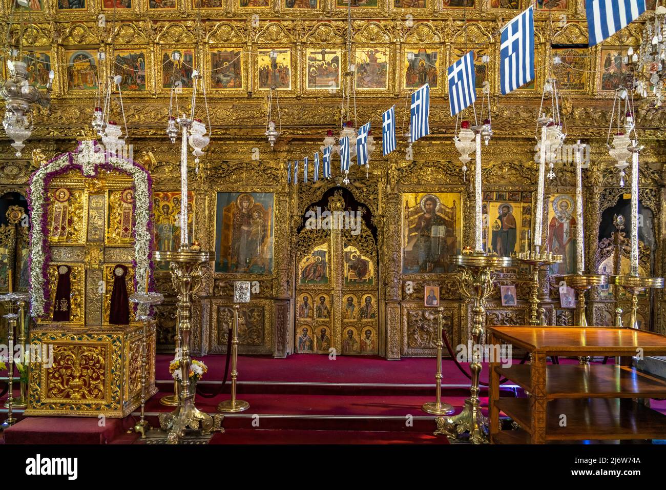 ikonostase-im-innenraum-der-kirche-timiou-stavrou-oder-heilige-kreuz