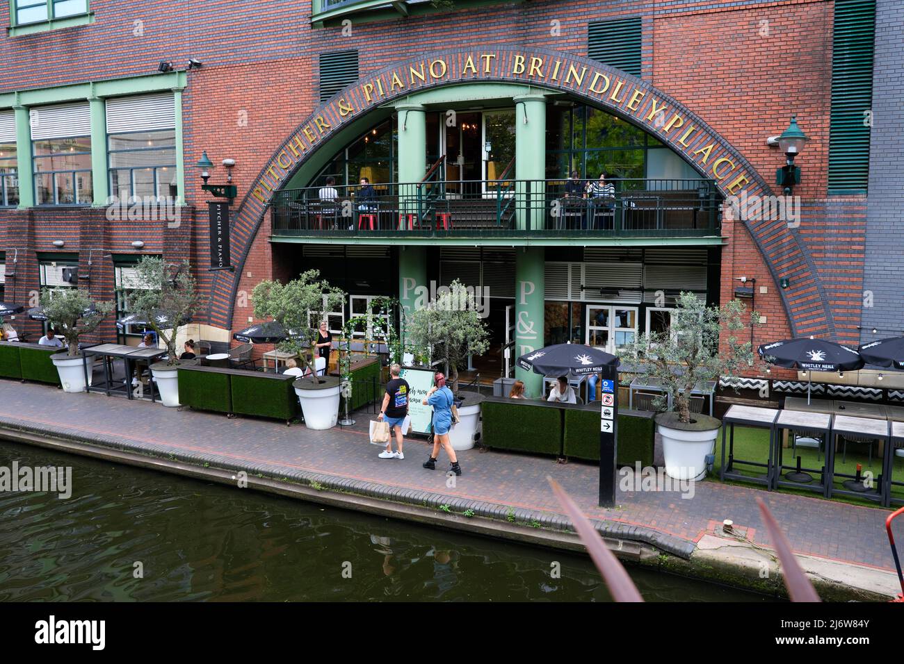 Pitcher & piano a bar serving beer wine and cocktails & a menu of