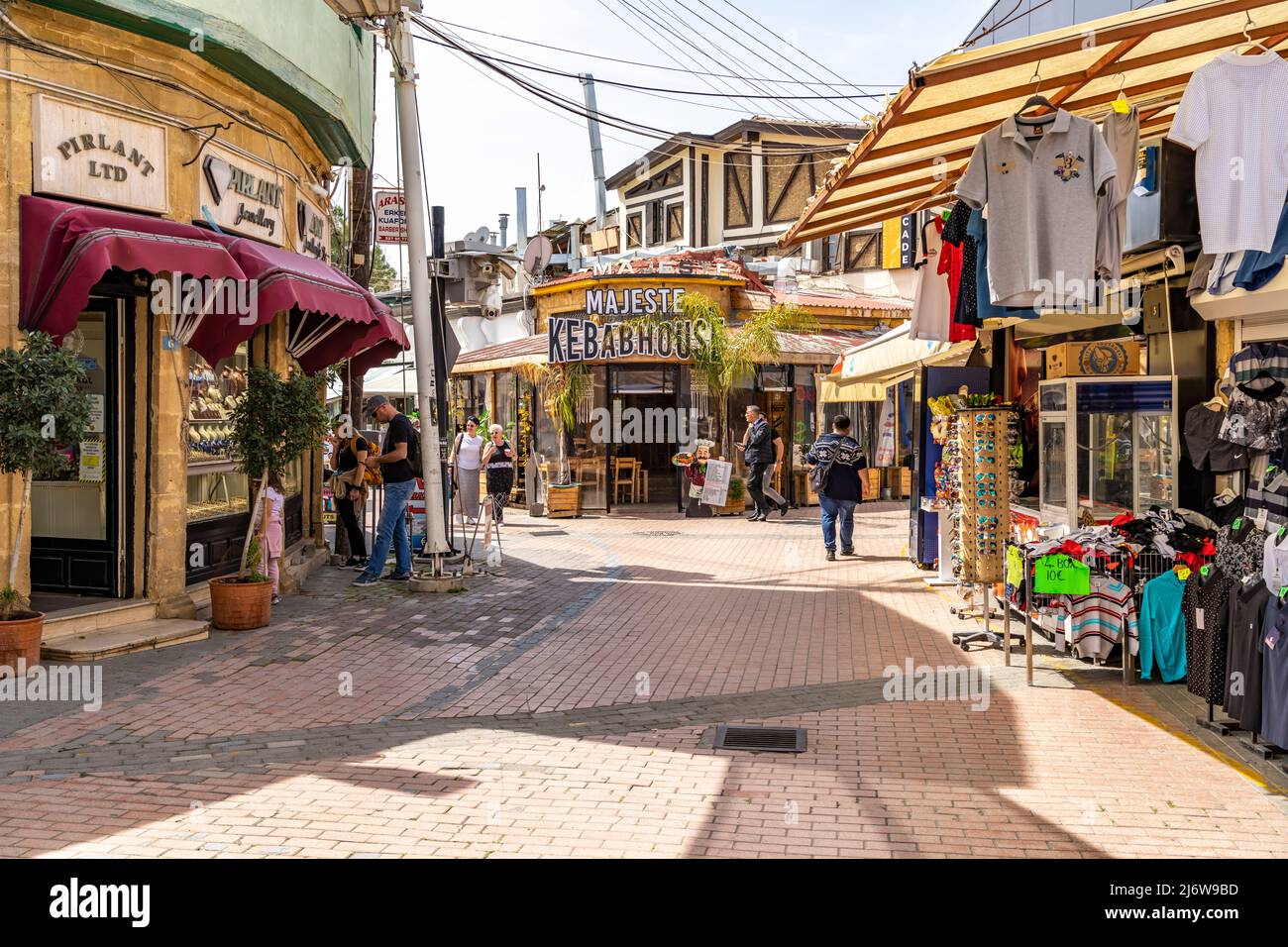 Einkaufstrasse in Nord-Nikosia oder Lefkosa, Türkische Republik Nordzypern, Europa  | Shopping street in  North Nicosia or Lefkosa, Turkish Republic o Stock Photo