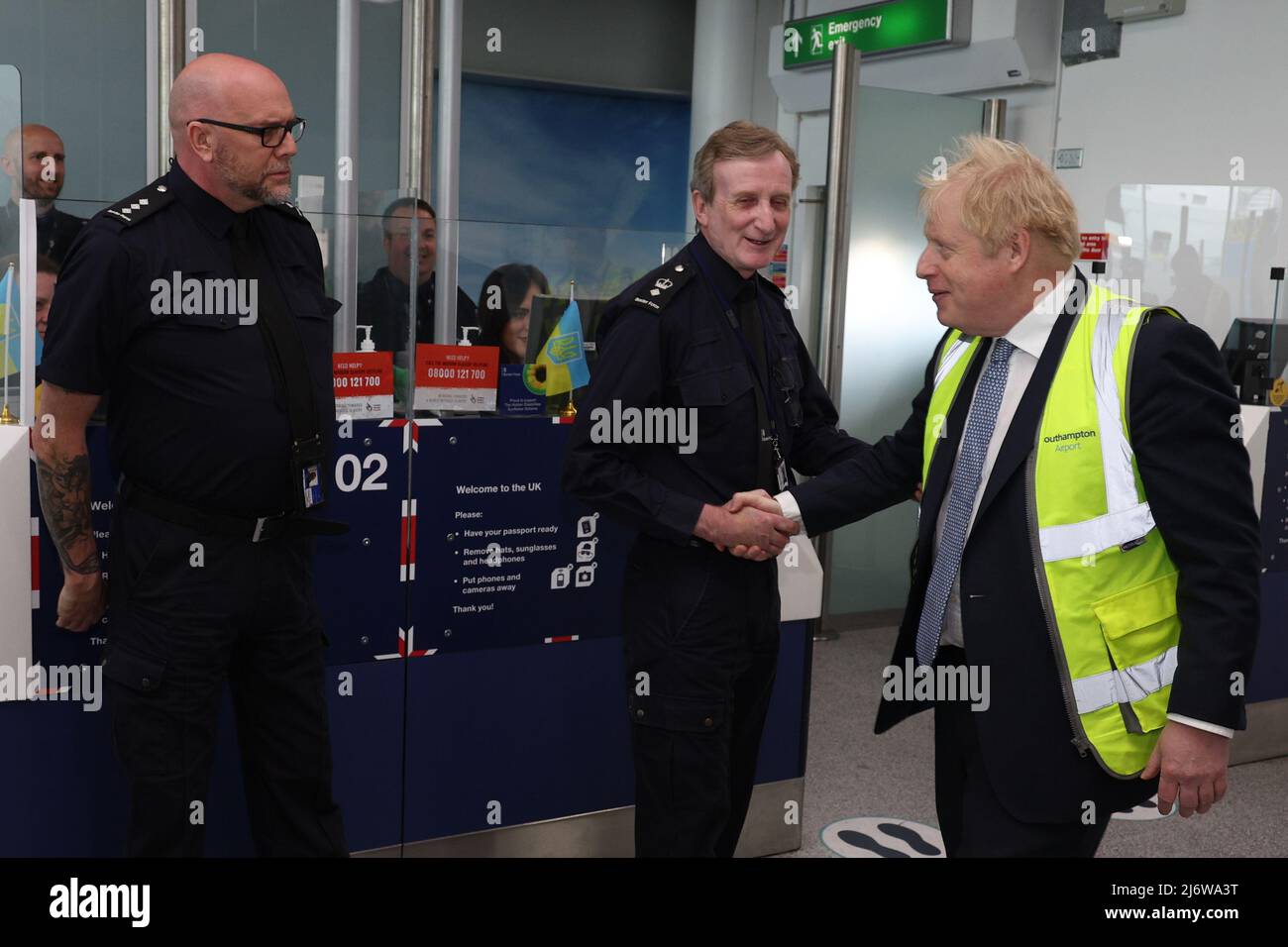 Prime Minister Boris Johnson speaks with UK Border Force agents at the Southampton airport during a visit to the Eastleigh constituency, while on the local elections campaign trail. Picture date: Wednesday May 4, 2022. Stock Photo