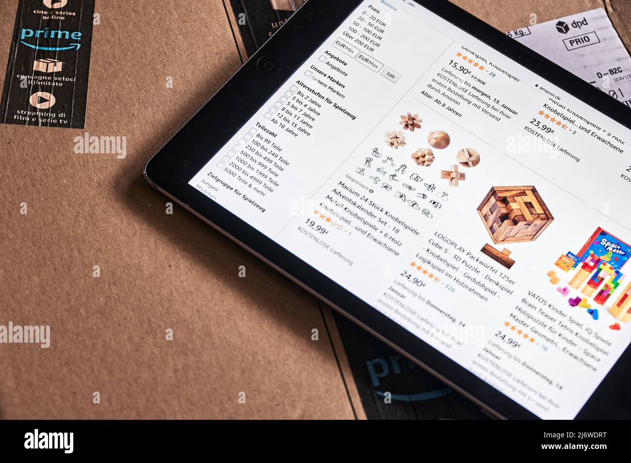 Amazon shopping on tablet hi-res stock photography and images - Alamy