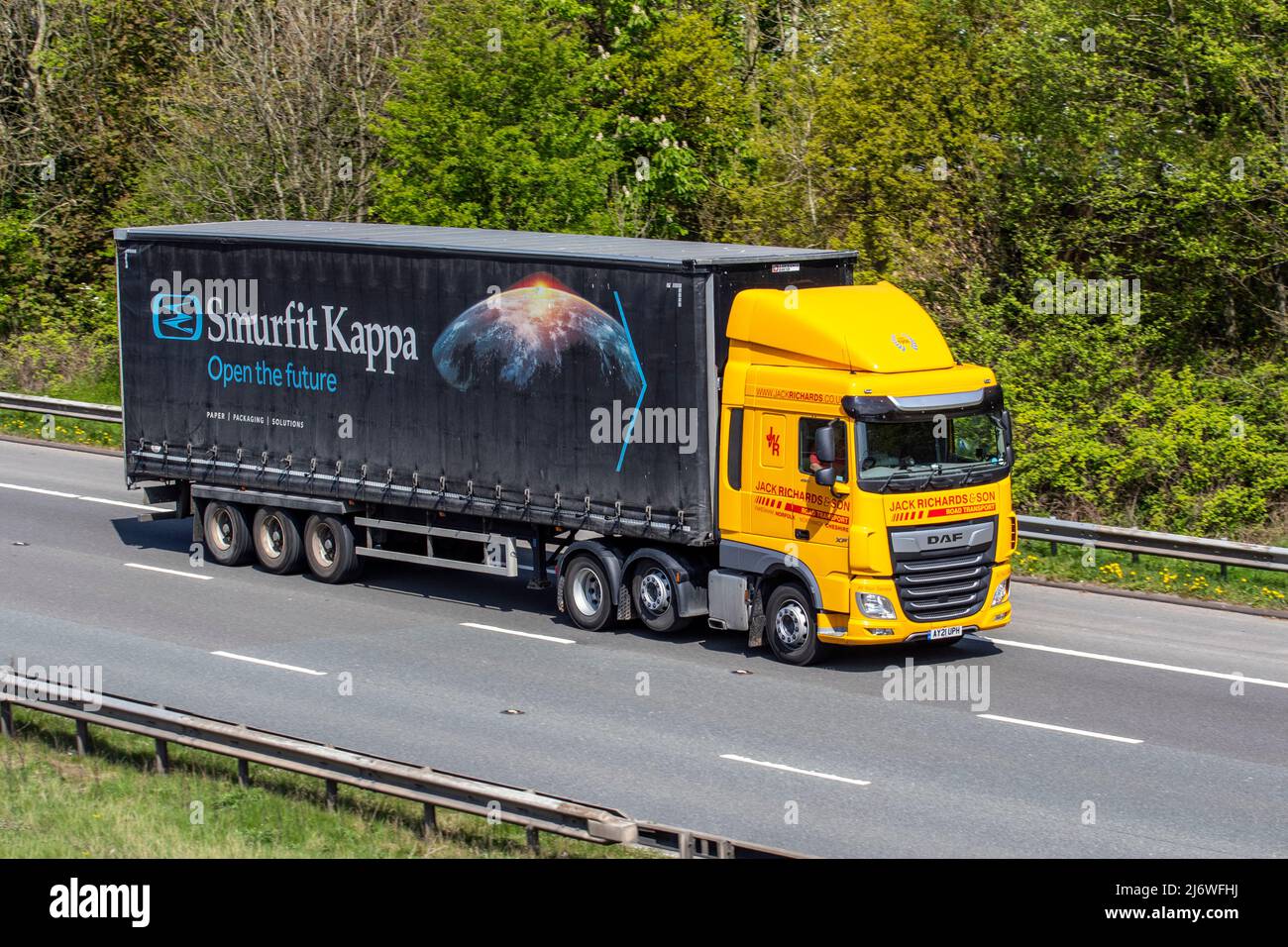 Curtainside trailer hi-res stock photography and images - Alamy